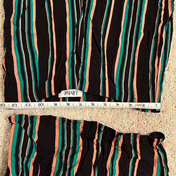 Two piece striped resort wear outfit - Picture 4 of 6